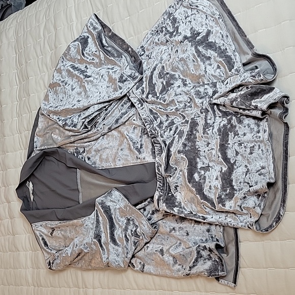 Soma Silver Crushed Velvet Kimono and Short Set Size M - Picture 1 of 9